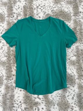 Lululemon short sleeve v neck tee
